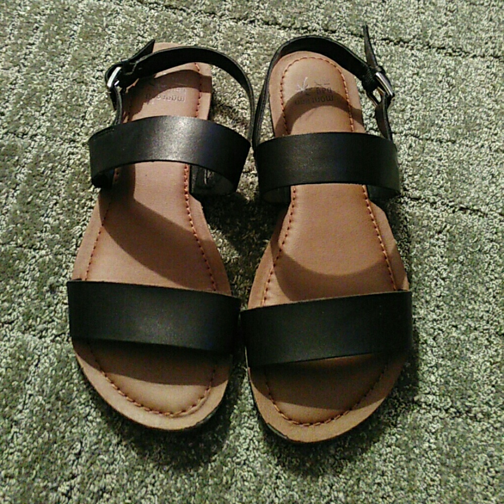Basic black faux leather strapped sandals